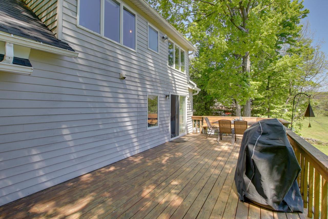 Updated Home With Deck 2 Mi To Sister Bay Beach! Exterior photo